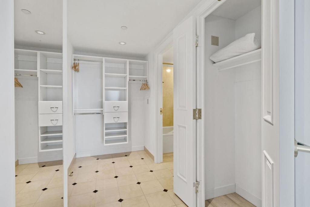 2br 3ba Cozysuites Hard Rock And Ocean Casino Apartment